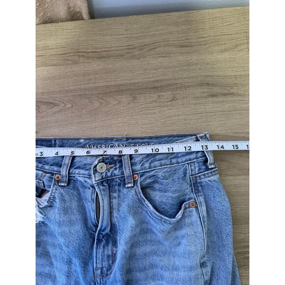 American Eagle Women’s Light Wash Distressed Highest Mom Jean W27 - Picture 2 of 4